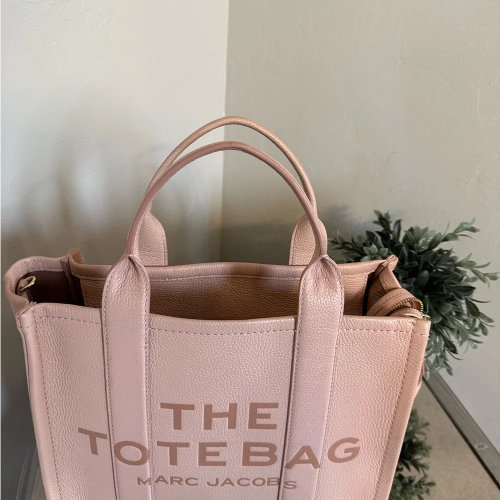Auth Marc Jacobs Women's The Leather Medium Tote In Rose